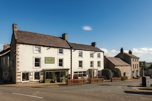 Front of property - The Wensleydale Hotel (Leyburn)