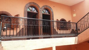 Quang cảnh sân vườn