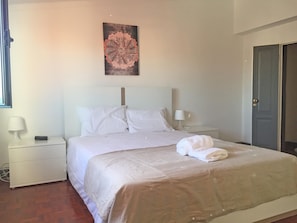 Doppelzimmer | Schreibtisch, Zustellbetten, kostenloses WLAN