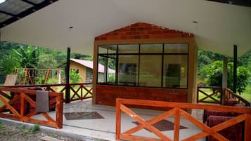 Quầy tiếp tân
