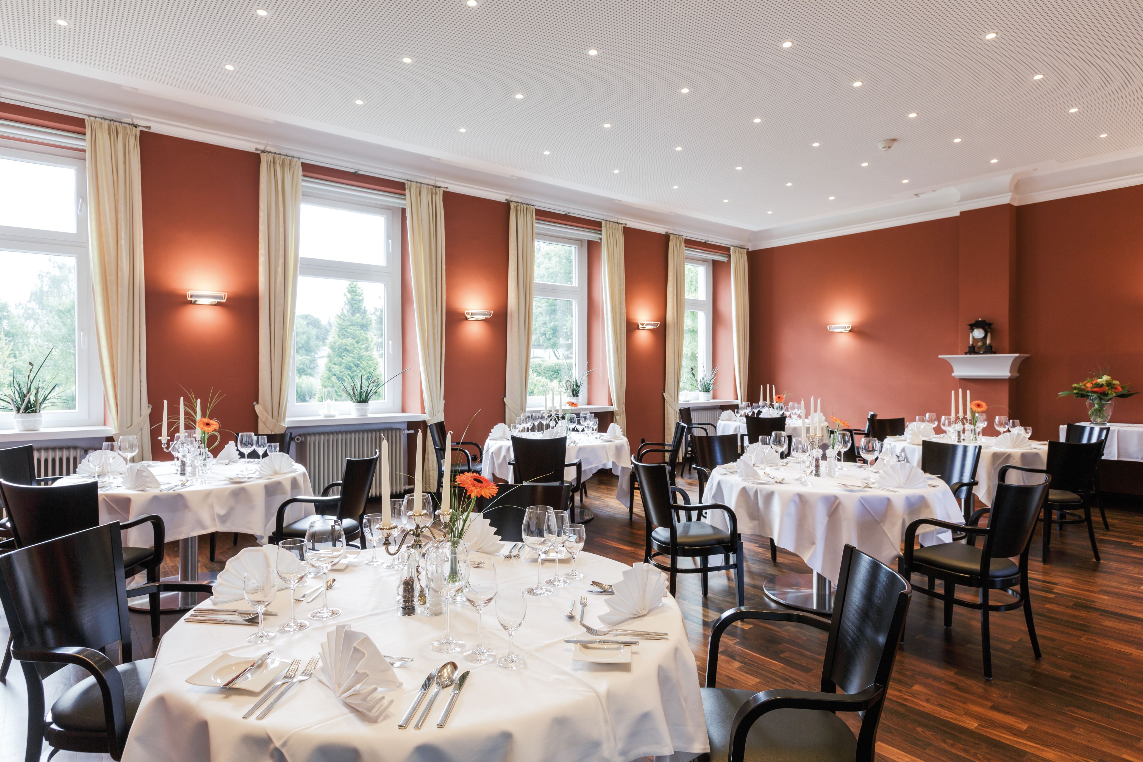 2 Restaurants, Frühstück, Mittagessen, Abendessen, regionale Küche