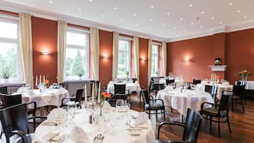 2 Restaurants, FrĂŒhstĂŒck, Mittagessen, Abendessen, regionale KĂŒche