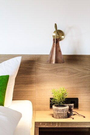 Comfort Double Room | Hypo-allergenic bedding, desk, blackout drapes, free WiFi - KurOase im Kloster (Bad Woerishofen)