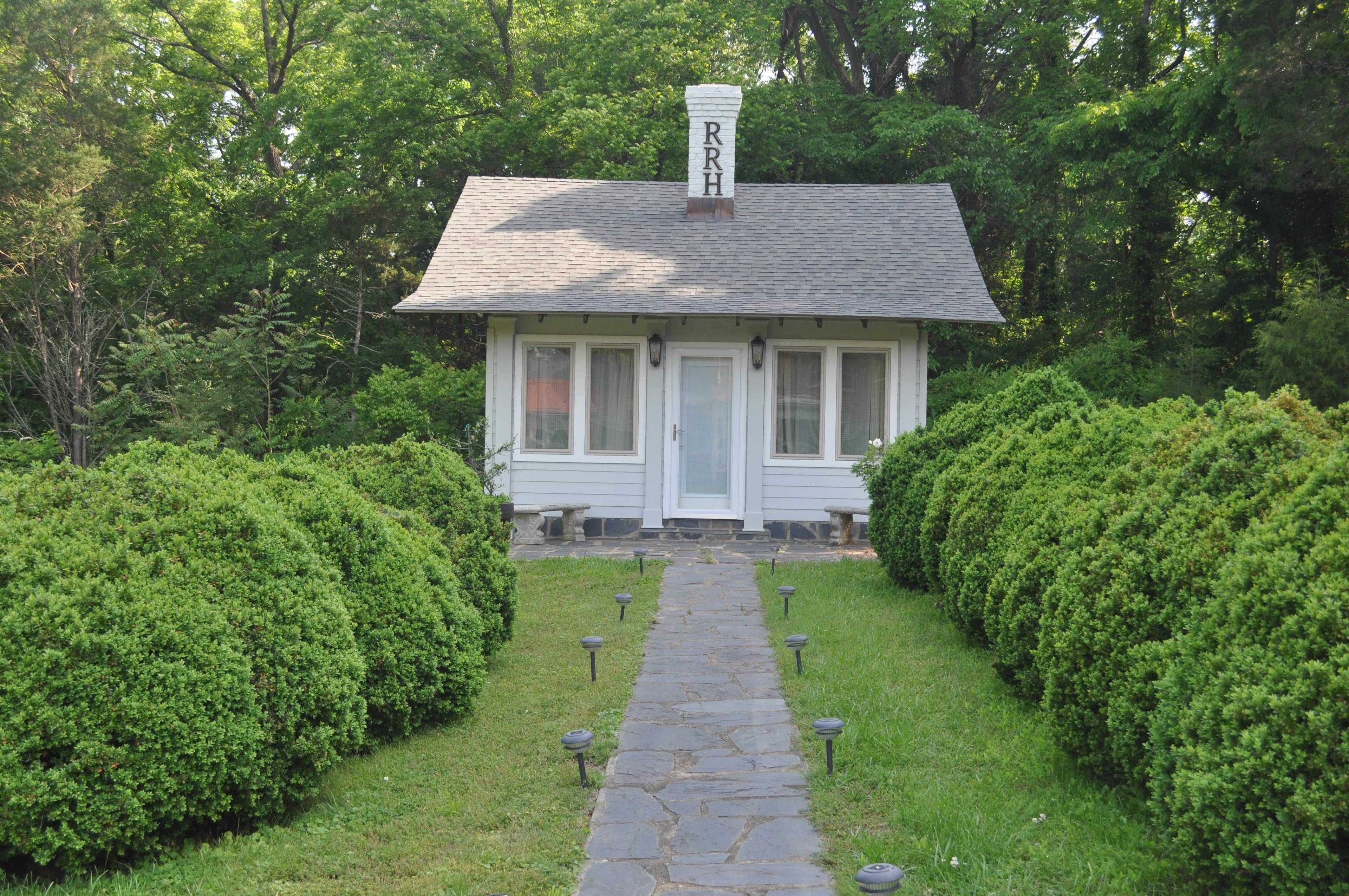 Cottage, Private Bathroom (Cottage) | Desk, iron/ironing board, free WiFi