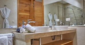 Comfort Room, 1 Bedroom, Terrace, Courtyard View | Bathroom sink - Villa Jardins d'Isa (Marrakech)