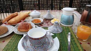 Free daily full breakfast