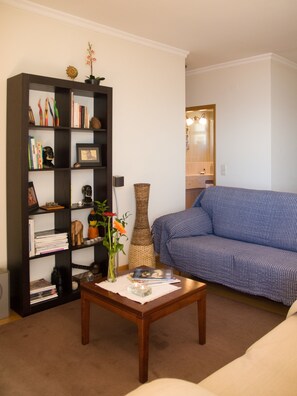 Panoramic Apartment, 2 Bedrooms, Balcony, Sea View | Living room