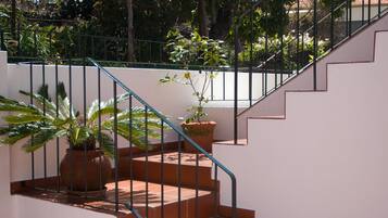 Apartamento panorâmico, 2 quartos, sacada, vista para o mar | Terraço/pátio