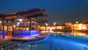 Bar à beira da piscina
