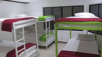 One bed in shared dormitory with shared bathroom | Wifi gratis