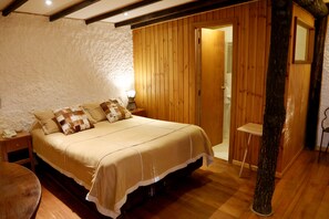 Quadruple Room | In-room safe, free cribs/infant beds, free WiFi, bed sheets - Hotel Posada de Farellones (Lo Barnechea)