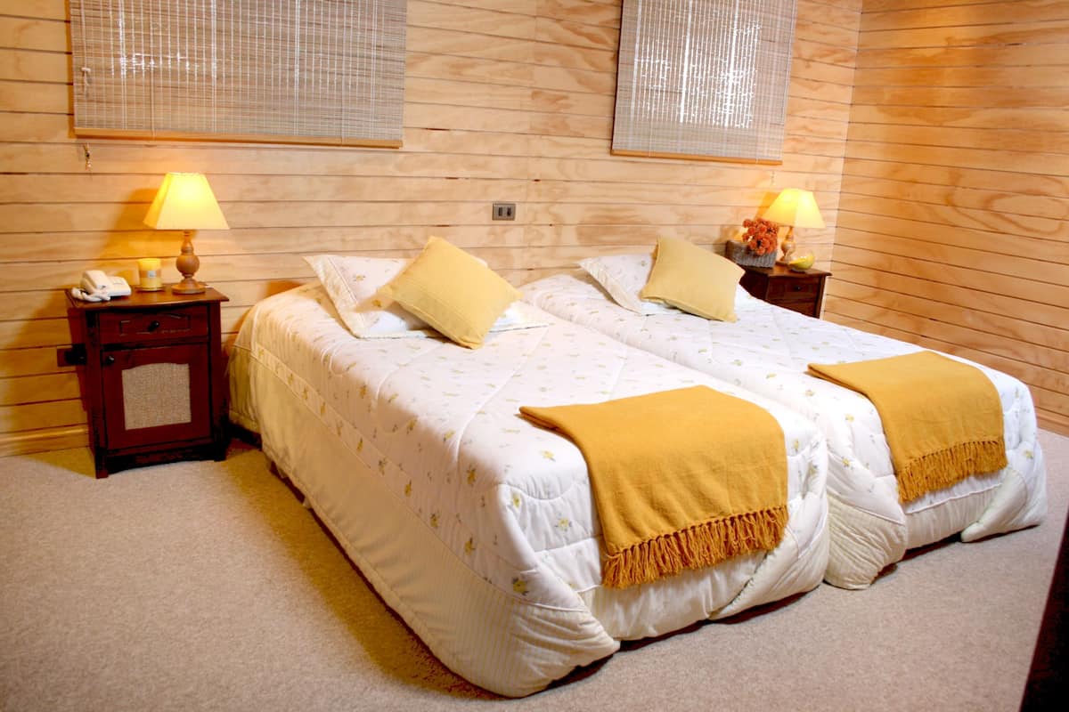 In-room safe, cribs (free), WiFi (free), bed sheets