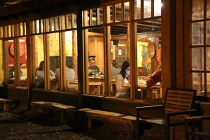 Breakfast, lunch and dinner served - Hotel Posada de Farellones (Lo Barnechea)