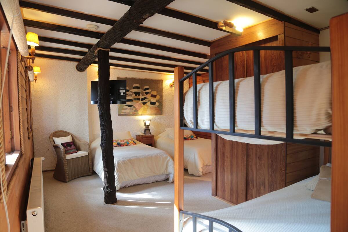 In-room safe, cribs (free), WiFi (free), bed sheets
