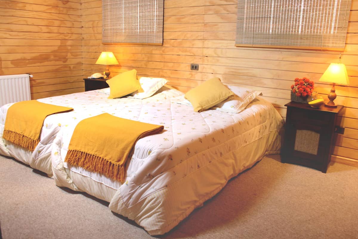 In-room safe, cribs (free), WiFi (free), bed sheets