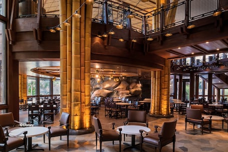 Café. Disney Explorers Lodge