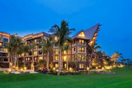 Exterior. Disney Explorers Lodge