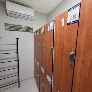 Shared Dormitory, Mixed Dorm, Shared Bathroom | Individually decorated, rollaway beds, free WiFi, bed sheets