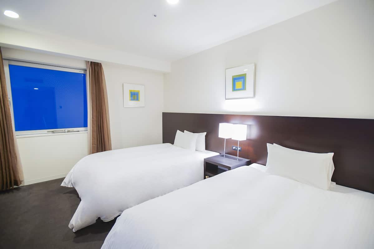 Twin kamer, niet-roken (West Tower, 25.9sqm) | Een bureau, geluiddichte muren, gratis wifi, beddengoed