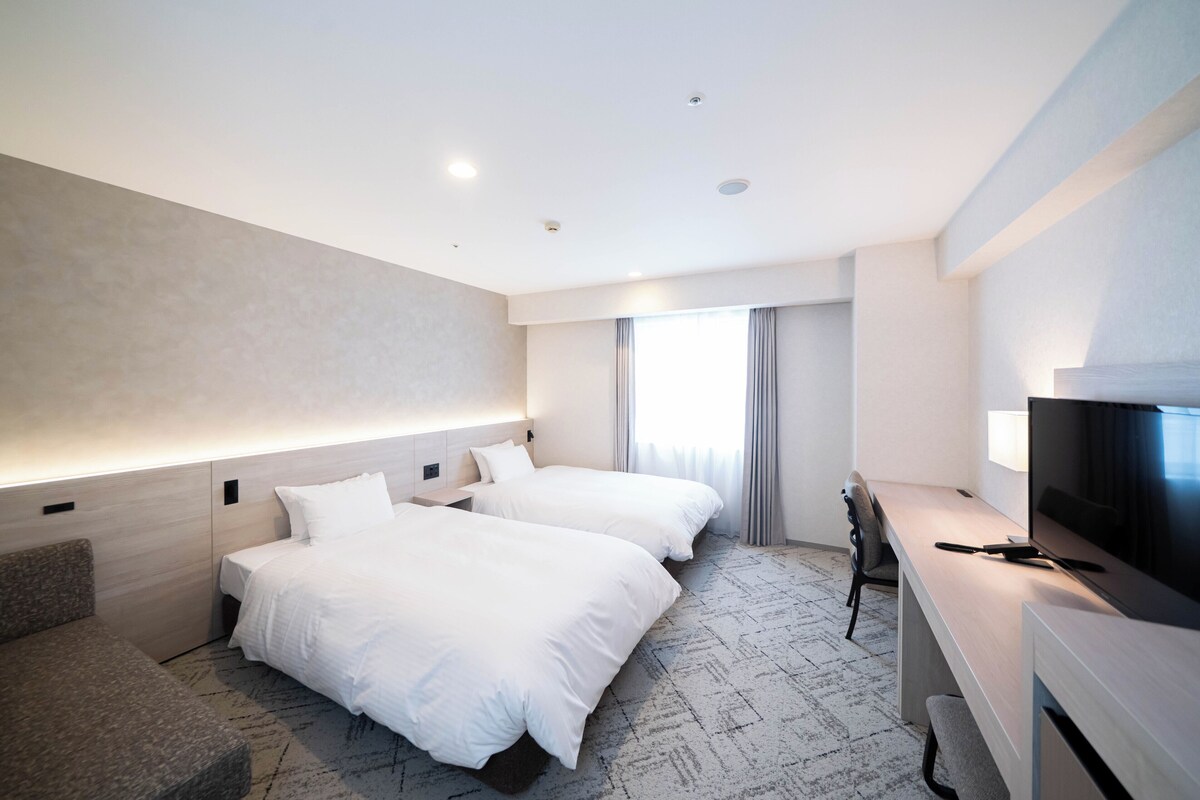 Standard Twin Room, Non Smoking | Down comforters, desk, soundproofing, WiFi (free)
