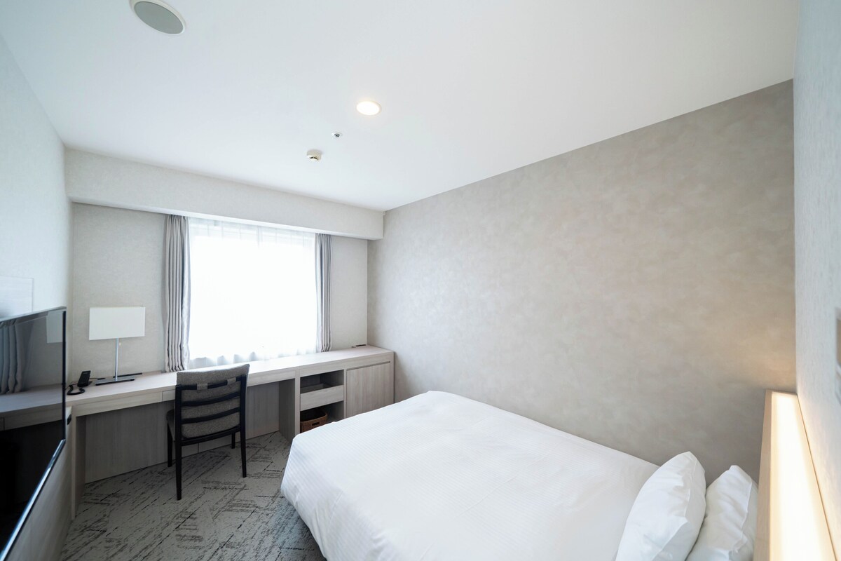Single Room, Non Smoking | Down comforters, desk, soundproofing, WiFi (free)