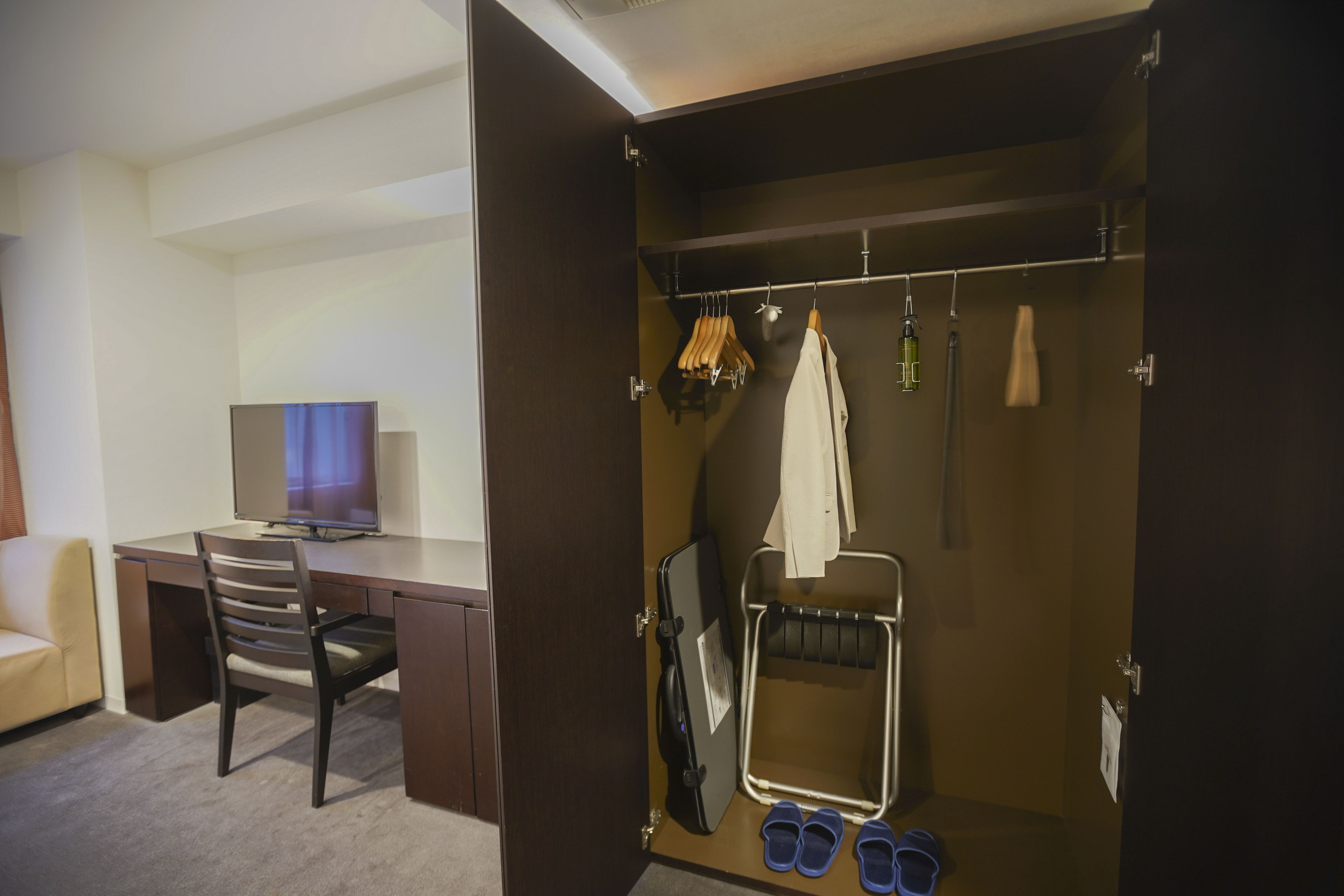 [west building] deluxe twin, non smoking (36.1sqm) | 1 bedroom, desk, soundproofing, free wifi