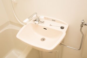 Bathroom sink - Rotary Hotel Imazato (Osaka)