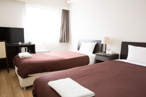 Twin Room | Desk, free WiFi
