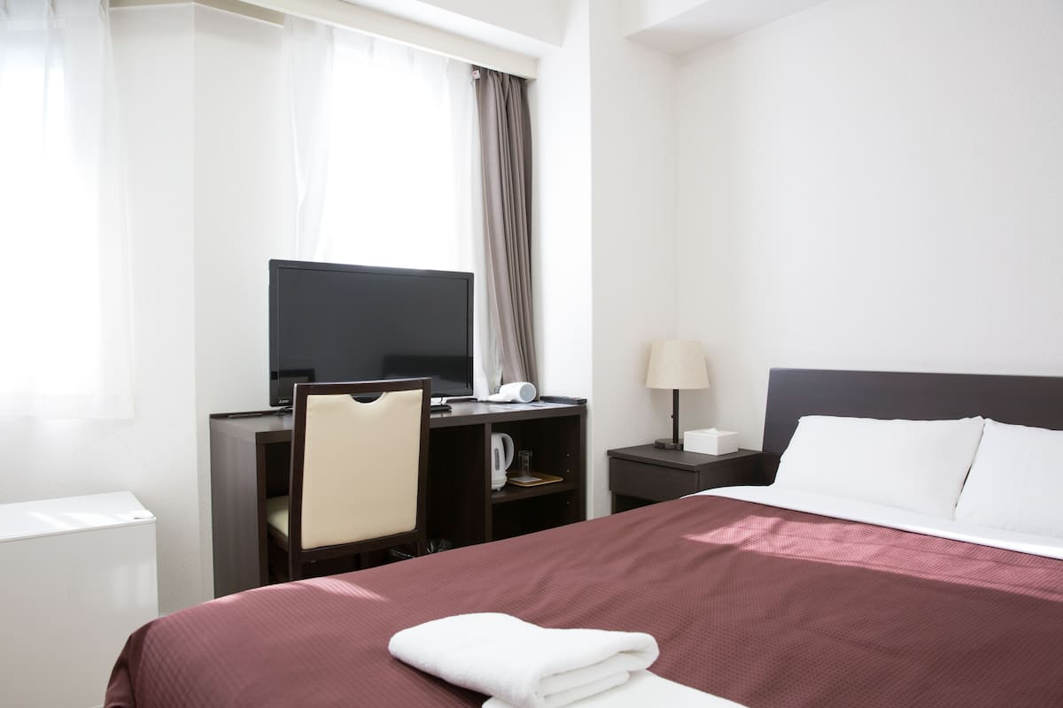 Basic Double Room | Desk, WiFi (free)
