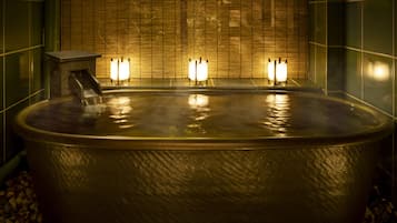 Combined shower/bathtub, deep-soaking bathtub, rainfall showerhead
