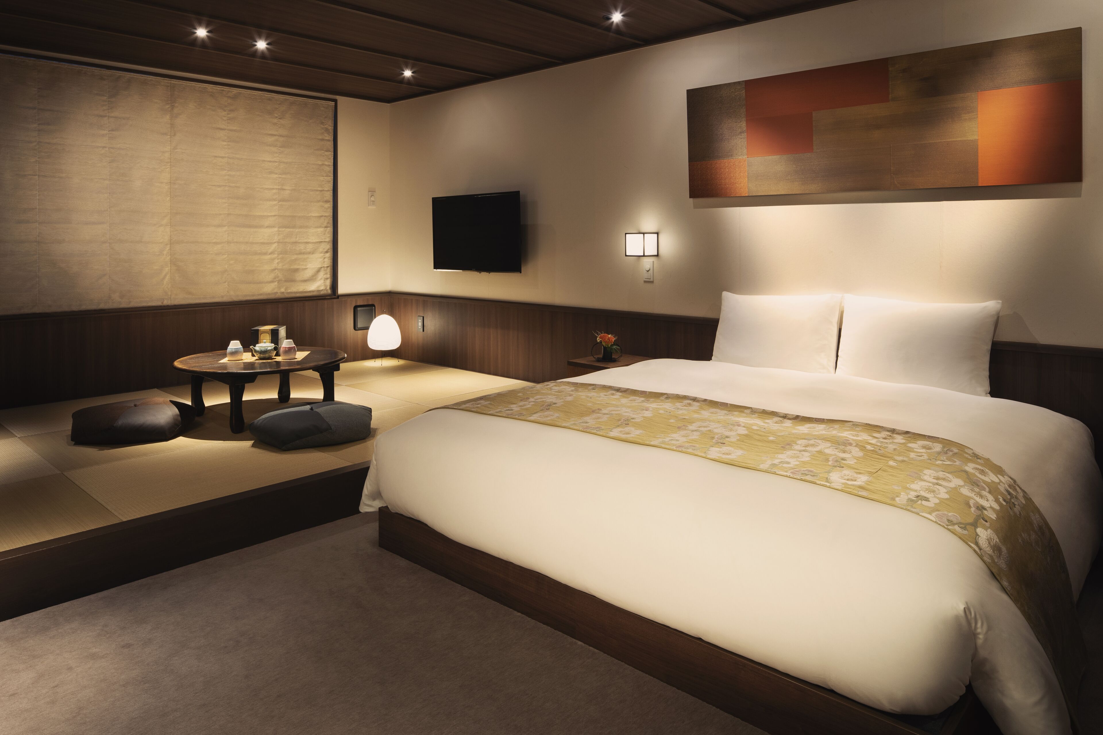 premium double room, 1 bedroom, bathtub | 20 bedrooms, down duvets, tempur-pedic beds, in-room safe