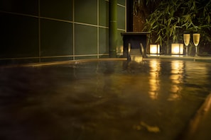 Duschwanne, Komfortbadewanne, Regendusche, kostenlose Toilettenartikel