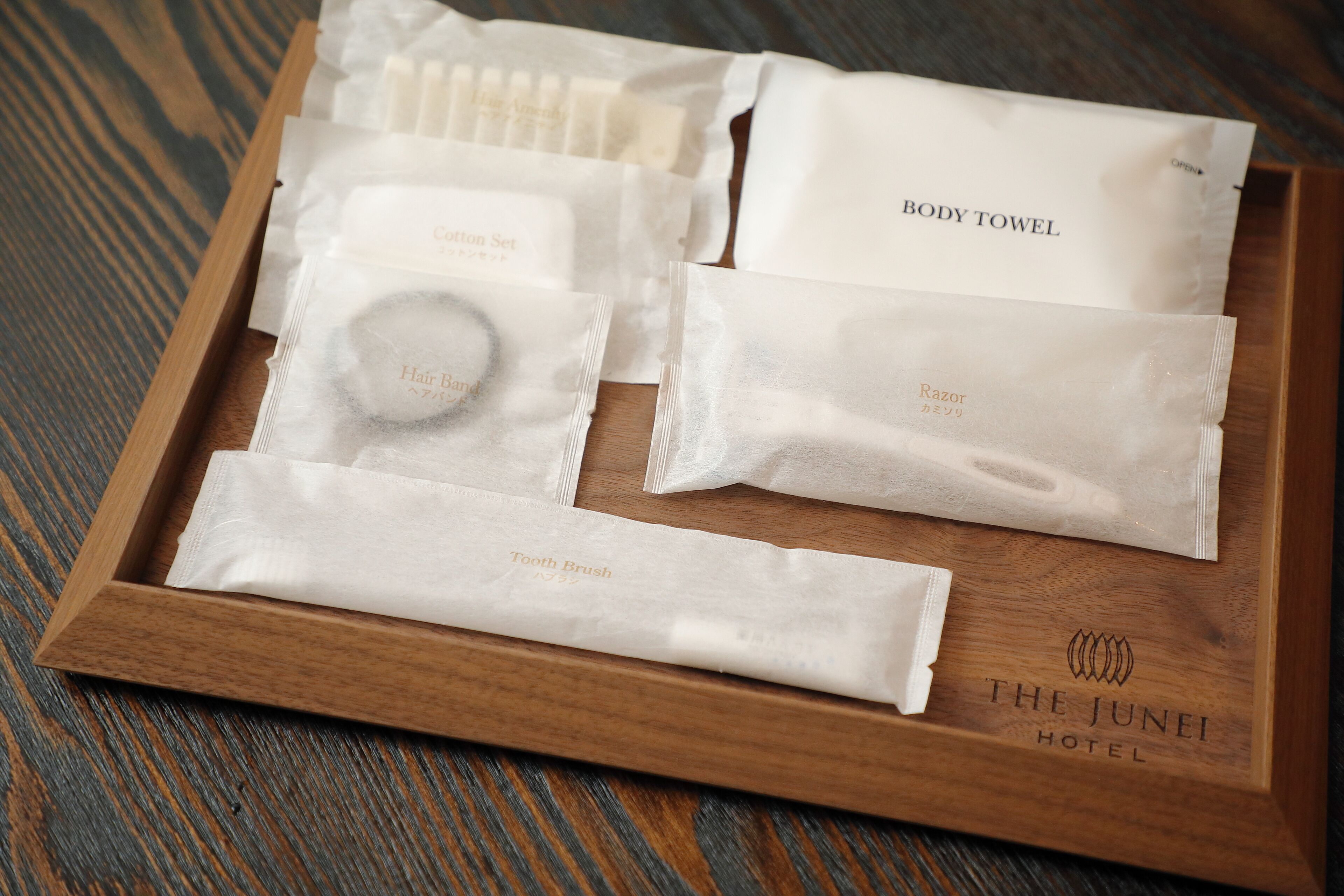 combined shower/bathtub, deep-soaking bathtub, rainfall showerhead