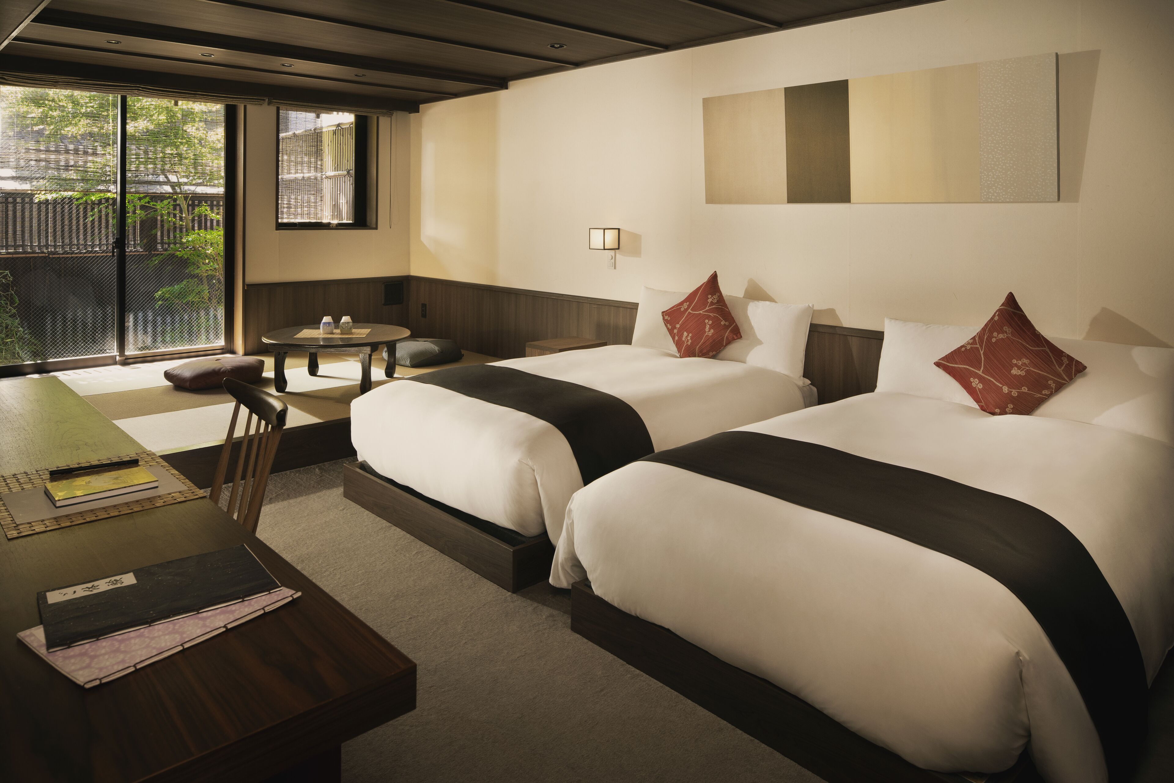 20 bedrooms, down duvets, tempur-pedic beds, in-room safe