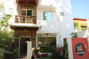 Front of property - Giecel Pension (El Nido)