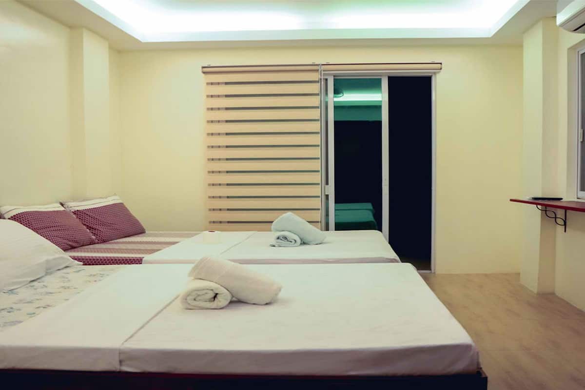 Habitación familiar | Escritorio y camas extra