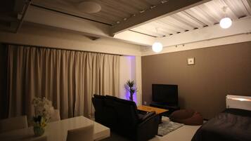 1 bedroom, blackout curtains, free WiFi, bed sheets