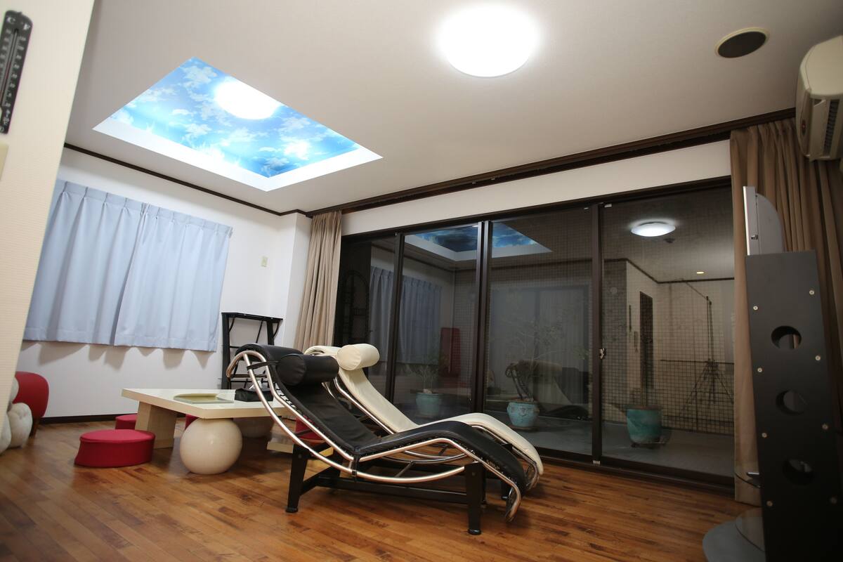 1 habitación, cortinas blackout, wifi gratis y ropa de cama 