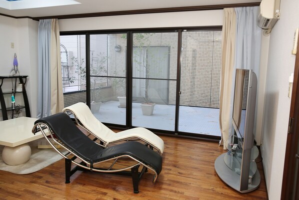 Family Condo, 1 Bedroom | Living area