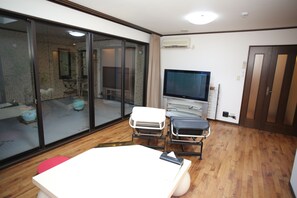 Family Condo, 1 Bedroom | Living area