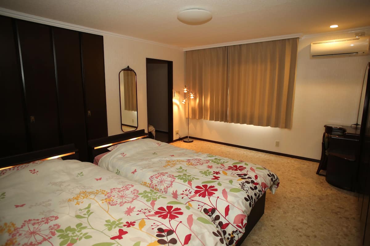 1 bedroom, blackout curtains, free WiFi, bed sheets