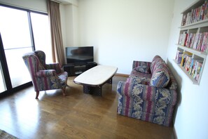 Superior Condo, 3 Bedrooms, Kitchen | Living area