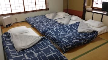 Japanese-Style Quadruple Room with Shared Bathroom | Free WiFi, bed sheets