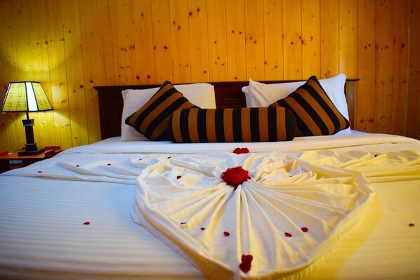 Desk, soundproofing, free WiFi, bed sheets - Blue Moon Hotel (Nuwara Eliya)