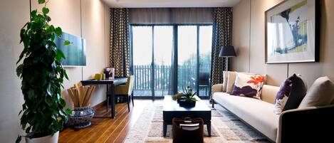 Premium bedding, minibar, in-room safe, desk