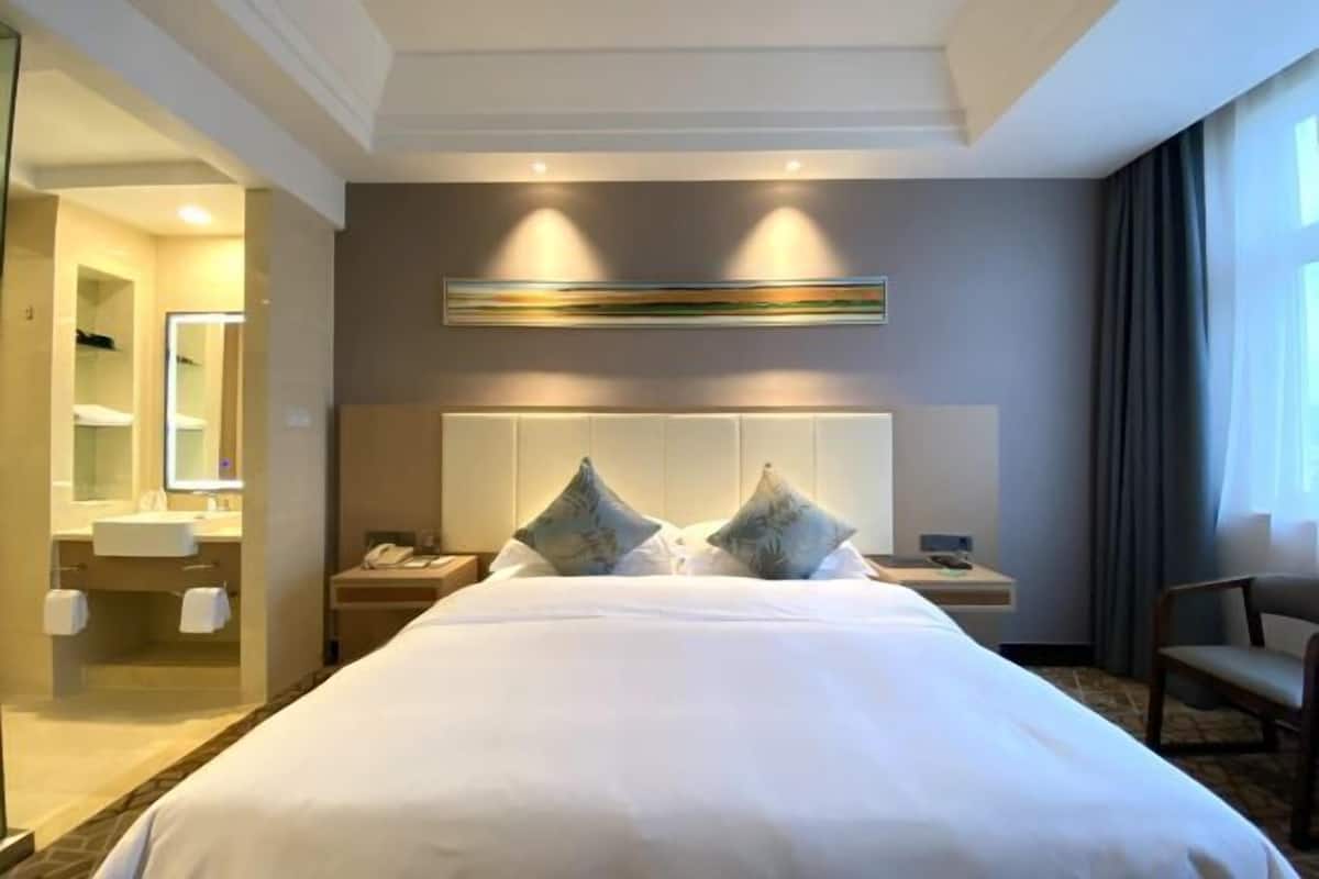 Minibar, in-room safe, desk, blackout drapes