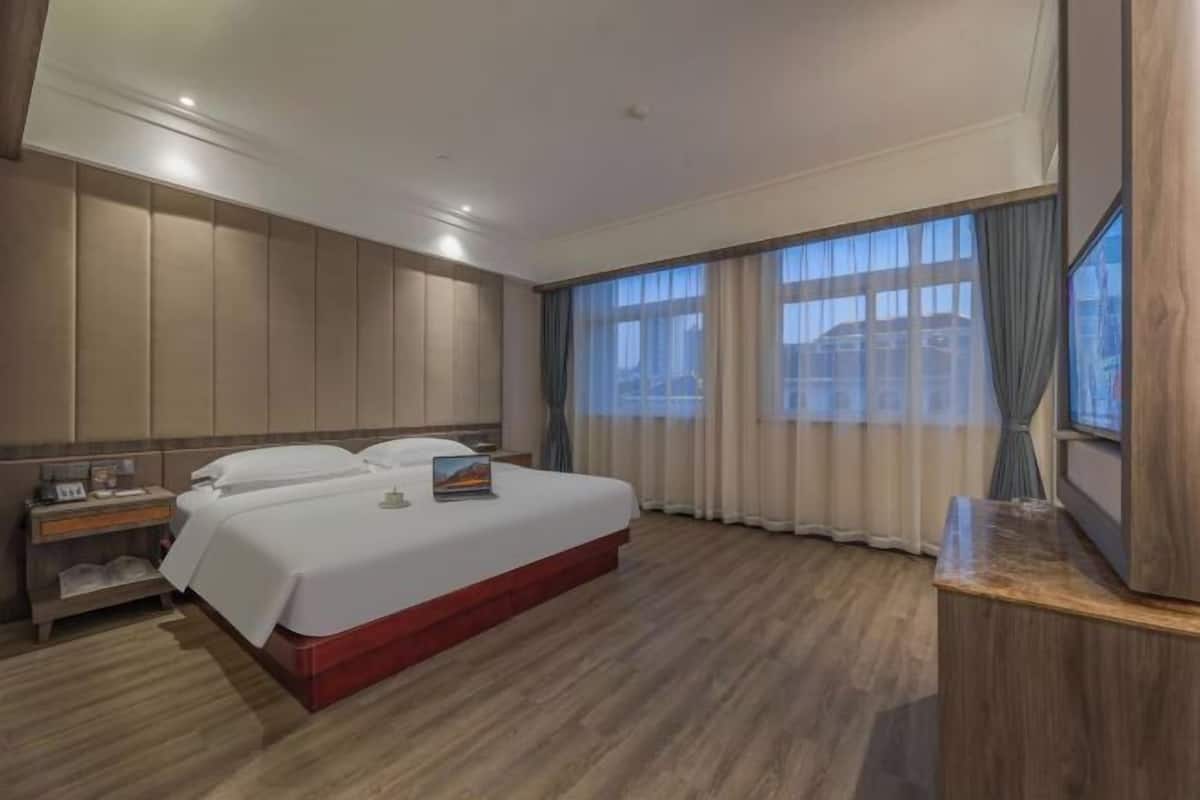Minibar, in-room safe, desk, blackout drapes