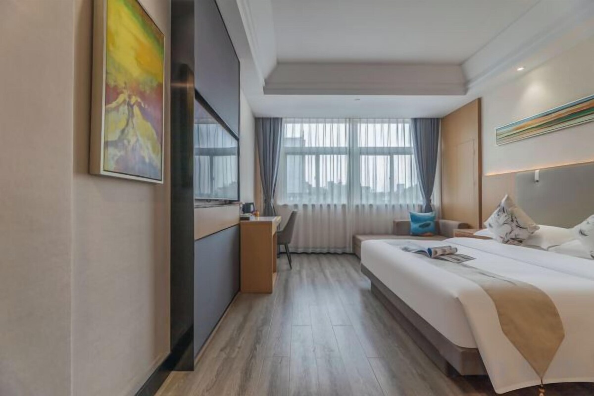 Minibar, in-room safe, desk, blackout drapes
