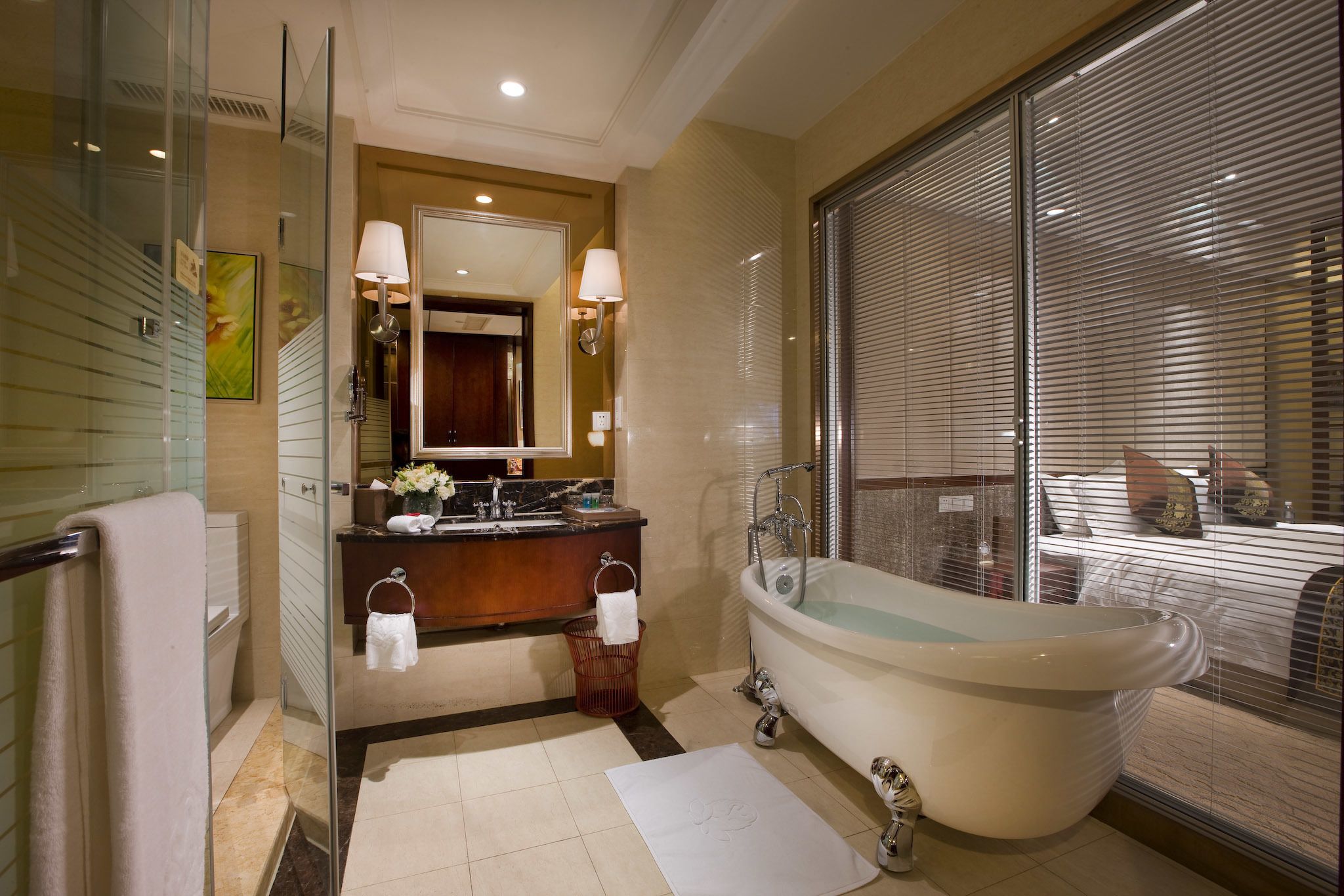 淋浴设施、免费洗浴用品、吹风机、拖鞋