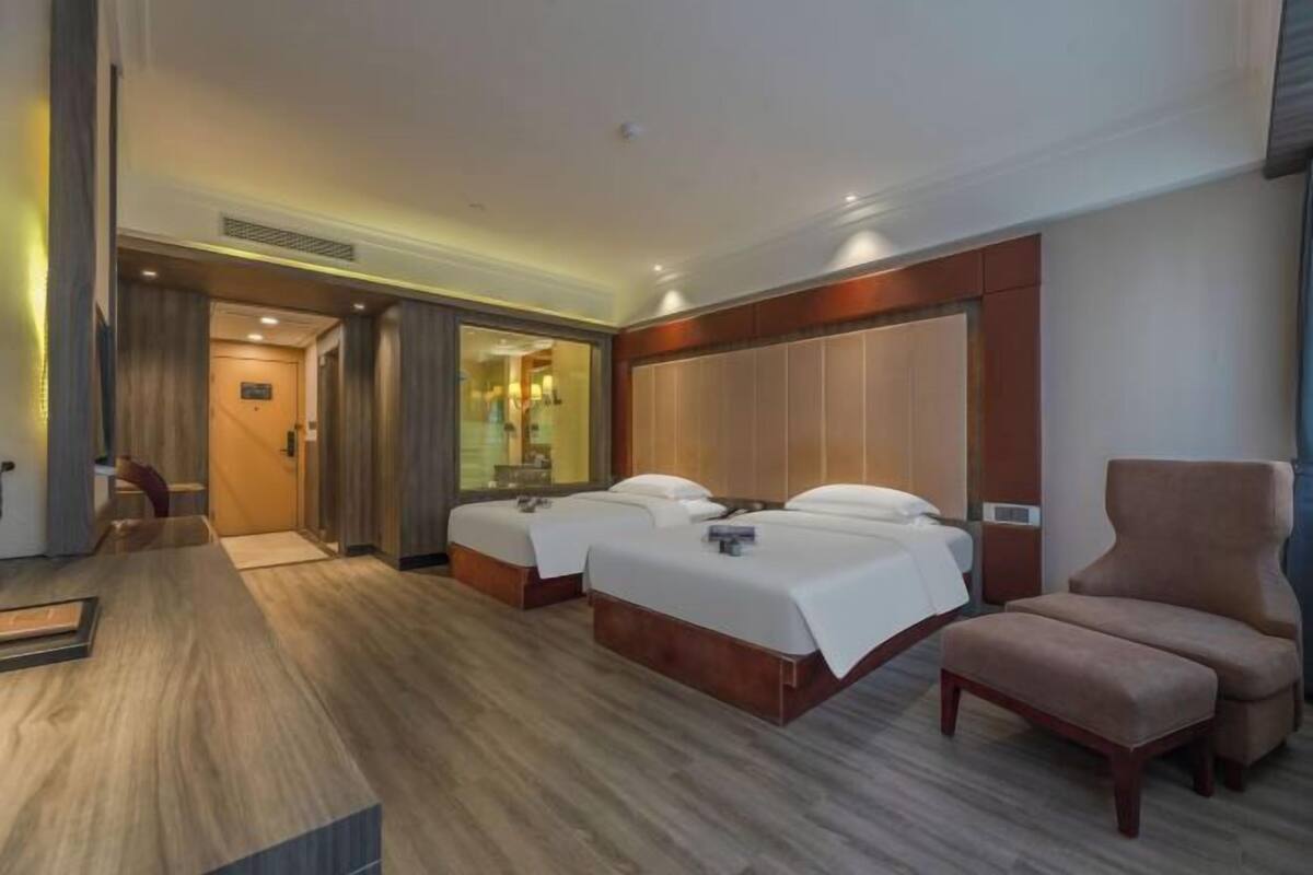 Minibar, in-room safe, desk, blackout drapes